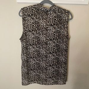 Vince Camuto Size L Blouse